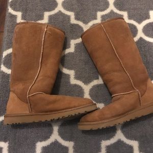 Tall Uggs in the color chestnut